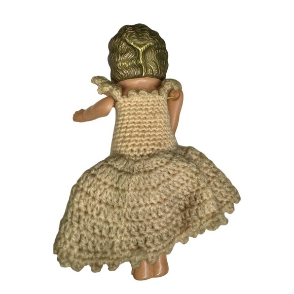 Vintage 1950s Hard Plastic Doll – Crocheted Dress & Bonnet – Marked “S” - Picture 4 of 10
